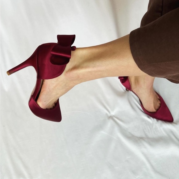 Bow heels - Picture 8 of 9